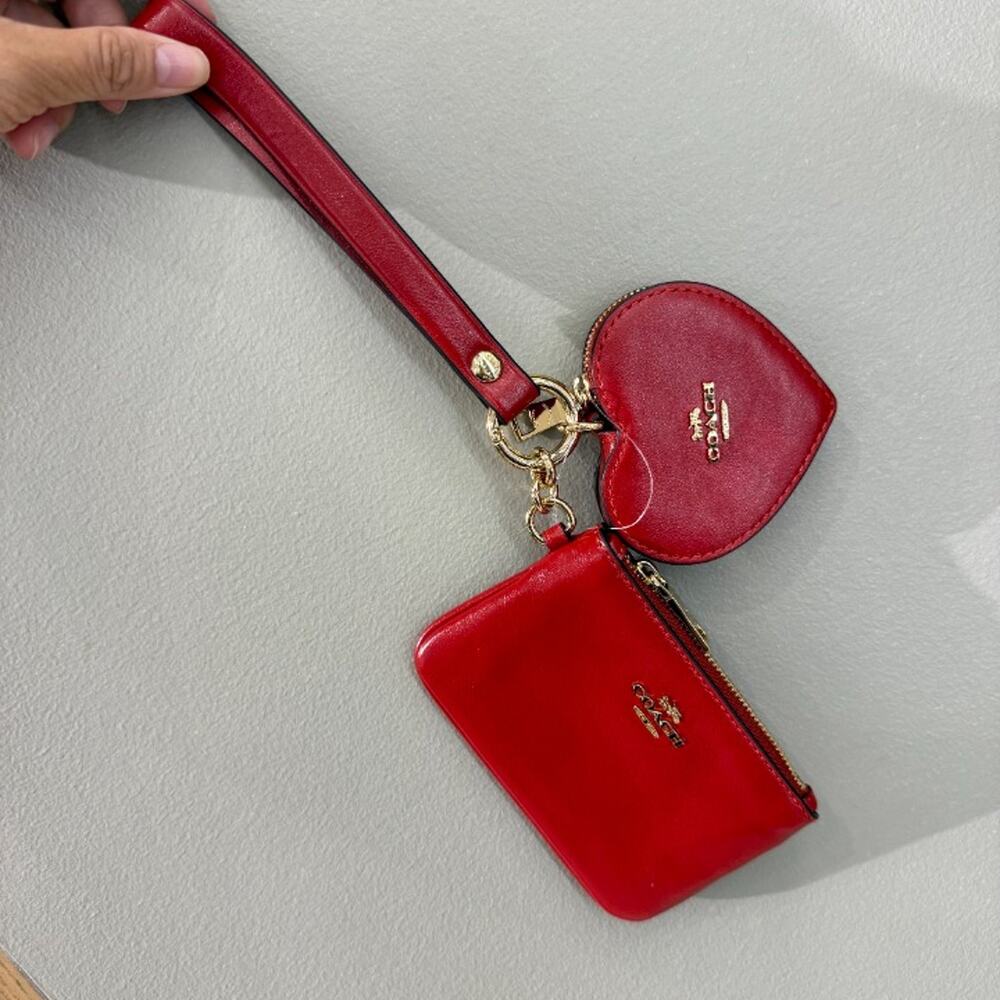 New‼️Coach Wristlet And Heart Pouch CFO48 crinkle leather/Gold/Poppy
